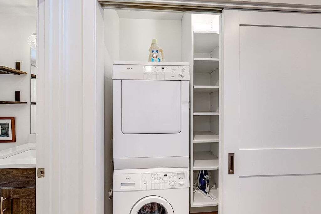 コンドミニアム クイーンベッド 1 台 バルコニー マウンテンビュー (West Ketchum Condo 10) | ランドリー