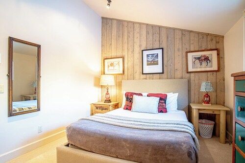 滑进滑出至鲍尔迪山 + 室外泳池  