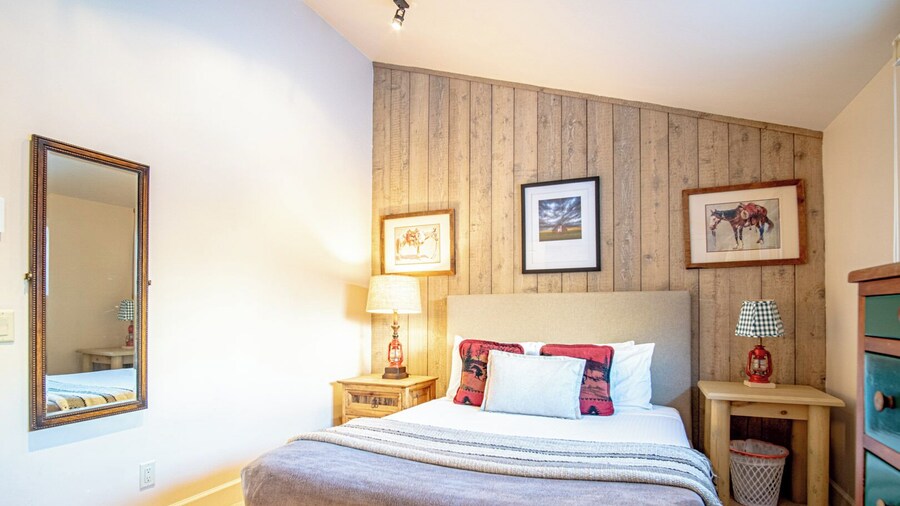 Ski-in/ski-out to Baldy + Outdoor Pool