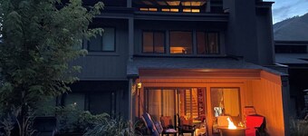 Ski-in/ski-out to Baldy + Outdoor Pool