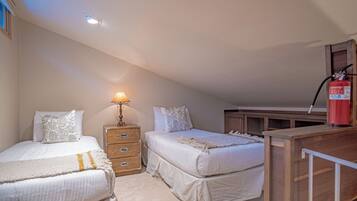 Condo, Multiple Beds, Patio, Mountain View (International Village at Warm Springs) | 3 bedrooms, individually decorated, individually furnished, bed sheets