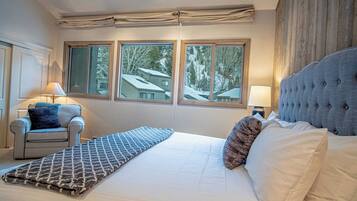 Leilighet, flere senger, terrasse, fjellutsikt (International Village at Warm Springs) | Utsikt fra rommet