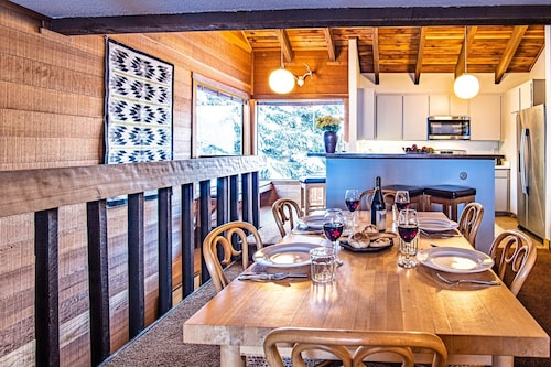 Snow Creek 1553 - Ski-in/ski-out + Pool & Hot Tub