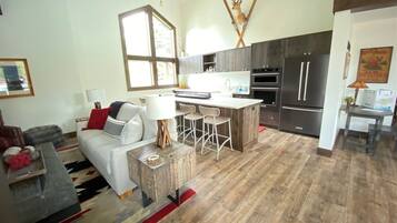 Condo, Multiple Beds, Balcony, Mountain View (Snow Creek Condo 1553) | Living area | 42-inch flat-screen TV with digital channels