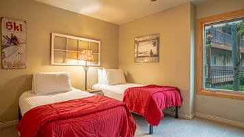 Condo, Multiple Beds, Fireplace, Mountain View (Sun Valley Condo 155) | 2 bedrooms, individually decorated, individually furnished, bed sheets