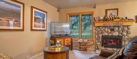 Condo, Multiple Beds, Fireplace, Mountain View (Sun Valley Condo 155) | Living area | 42-inch flat-screen TV with digital channels