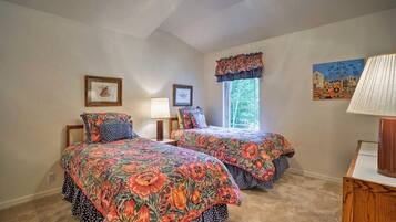 Casa, varias camas, patio, vista a la montaña (Grand Hailey Home) | 4 habitaciones, decoración personalizada y muebles diferentes