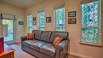 House, Multiple Beds, Patio, Mountain View (Grand Hailey Home) | Living area | 42-inch flat-screen TV with digital channels