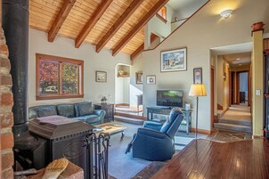 House, Multiple Beds, Patio, Mountain View (Creekside on Quigley) | Living area | 42-inch flat-screen TV with digital channels