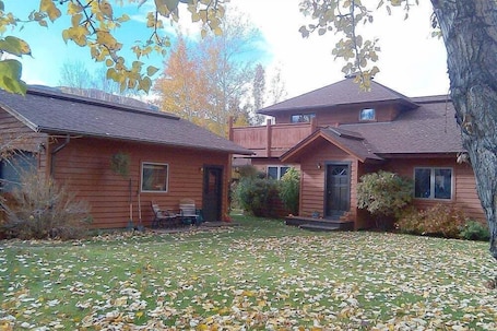 Exterior. Creekside on Quigley - 3BD Private Home on Trails + Hot Tub