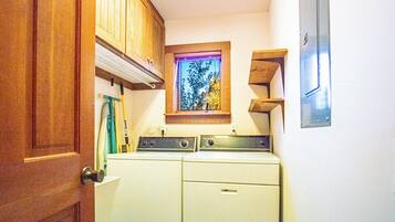 Huis, meerdere bedden, patio, uitzicht op bergen (Creekside on Quigley) | Wasservice