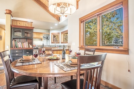 Interior. Creekside on Quigley - 3BD Private Home on Trails + Hot Tub