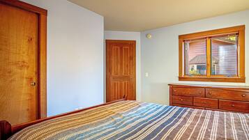 House, Multiple Beds, Patio, Mountain View (Creekside on Quigley) | 3 bedrooms, individually decorated, individually furnished, bed sheets