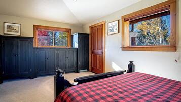 Huis, meerdere bedden, patio, uitzicht op bergen (Creekside on Quigley) | 3 slaapkamers, individueel gedecoreerd, individueel gemeubileerd