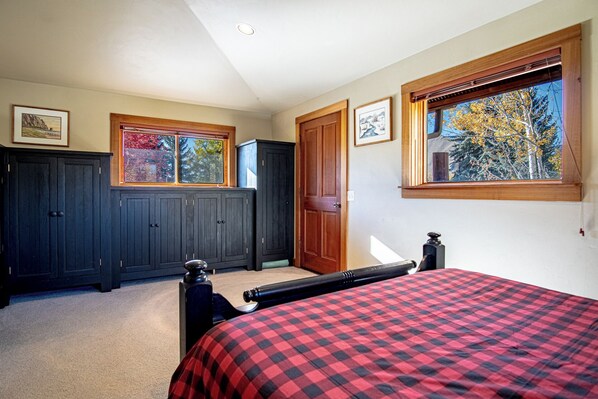 Huis, meerdere bedden, patio, uitzicht op bergen (Creekside on Quigley) | 3 slaapkamers, individueel gedecoreerd, individueel gemeubileerd