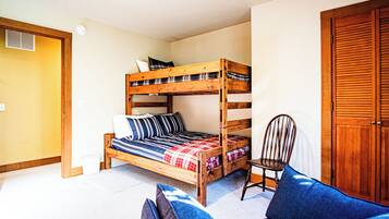 Casa, varias camas, patio, vistas a la montaña (Creekside on Quigley) | 3 dormitorios, decoración individual, mobiliario individual