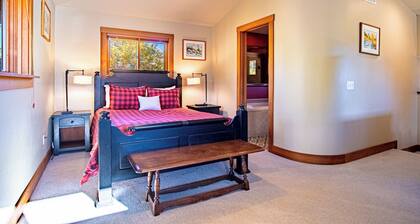 Creekside on Quigley - 3BD Private Home on Trails + Hot Tub