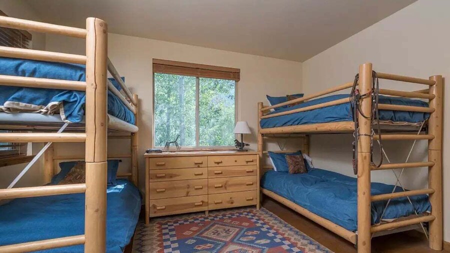 The Fields - 110 is a Cozy Mountain Condo With Access to Everything - Community Hot Tub