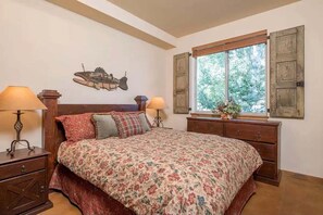 公寓客房, 多張床, 露台, 山景 (110 Flower Drive D) | 3 間睡房、獨特設計、獨特裝修、床單