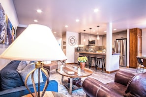 Leilighet, flere senger, peis, fjellutsikt (Sun Valley Condo 123) | Innvendig