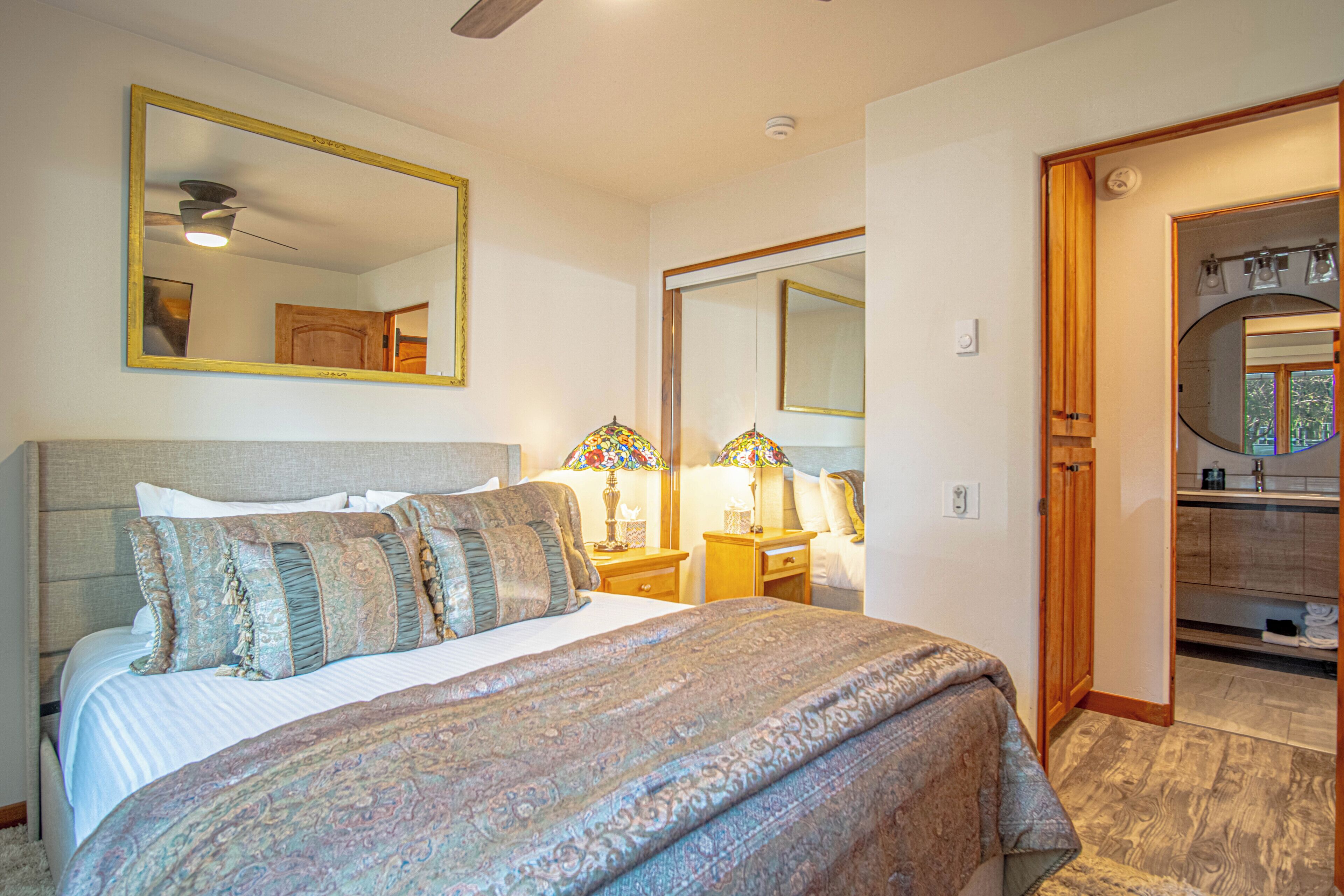 Condo, nhiều giường, lò sưởi, quang cảnh núi (Sun Valley Condo 123) | 1 phòng ngủ, trang trí khác biệt 