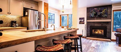 Condo, Multiple Beds, Fireplace, Mountain View (Sun Valley Condo 123) | Private kitchen