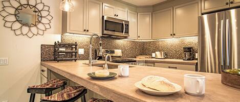 Apartment, Mehrere Betten, Kamin, Bergblick (Sun Valley Condo 123) | Eigene Küche | Esstisch