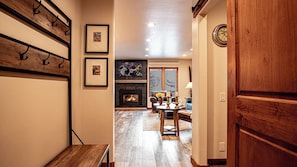 Leilighet, flere senger, peis, fjellutsikt (Sun Valley Condo 123) | Innvendig