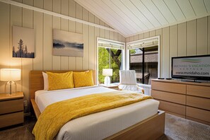 Condo, 2 Queen Beds, Patio, Mountain View (Sun Valley Villager Vacation Condo) | 2 bedrooms, individually decorated, individually furnished, bed sheets