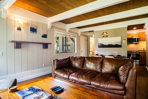 Condo, 2 Queen Beds, Patio, Mountain View (Sun Valley Villager Vacation Condo) | Living area | 42-inch flat-screen TV with digital channels - Villager Vacation Condo + SV Resort Amenities (Sun Valley)