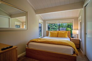 Condo, 2 Queen Beds, Patio, Mountain View (Sun Valley Villager Vacation Condo) | 2 bedrooms, individually decorated, individually furnished, bed sheets