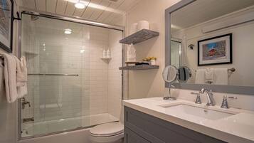 Condo, 2 Queen Beds, Patio, Mountain View (Atelier Alpine) | Bathroom