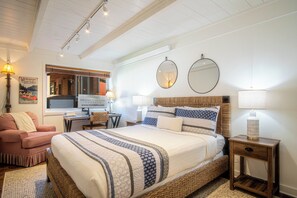 Condo, 2 Queen Beds, Patio, Mountain View (Atelier Alpine) | 2 bedrooms, individually decorated, individually furnished