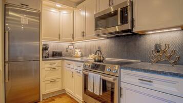 Apartment, 2 Queen-Betten, Terrasse, Bergblick (Atelier Alpine) | Eigene Küche