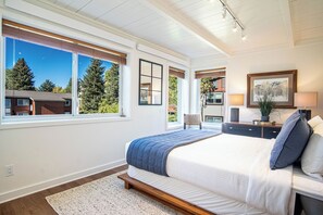 Condo, 2 giường cỡ queen, sân hiên, quang cảnh núi (Atelier Alpine) | 2 phòng ngủ, trang trí khác biệt 