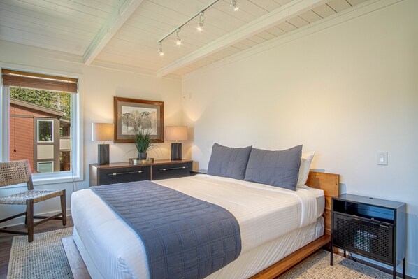 2 bedrooms, individually decorated, individually furnished