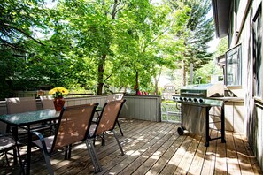 Outdoor dining - 3BD Downtown Ketchum Condo - Near Town & Ski Lifts (Ketchum)
