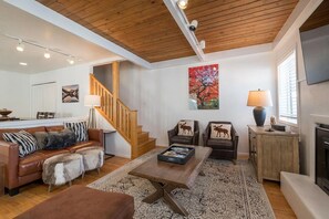 Condo, Multiple Beds, Patio, Mountain View (Pinewood Condo 124) | Living area | 42-inch flat-screen TV with digital channels