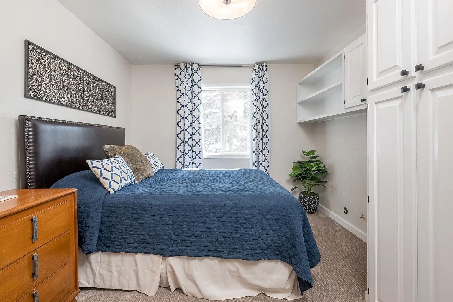 3 bedrooms, individually decorated, individually furnished, bed sheets