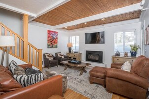 Condo, Multiple Beds, Patio, Mountain View (Pinewood Condo 124) | Living area | 42-inch flat-screen TV with digital channels