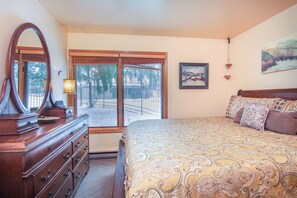 1 bedroom, individually decorated, individually furnished, bed sheets