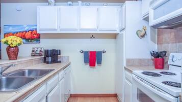 Condo, Multiple Beds, Patio, Mountain View (Sun Valley Condo 101) | Private kitchen | Dining tables