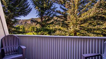 Apartamento, varias camas, patio, vistas a la montaña (Parkside Condo 229B) | Vistas desde la habitación