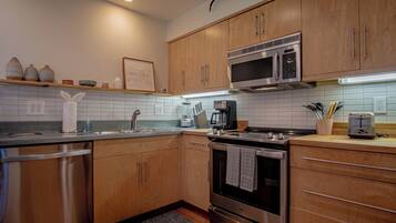 Condo, Multiple Beds, Patio, Mountain View (Parkside Condo 229B) | Private kitchen | Dining tables