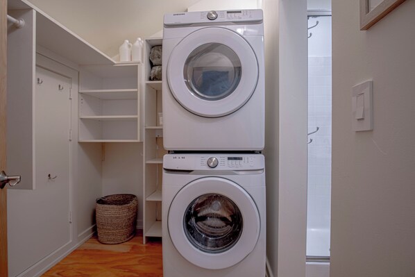 公寓式客房, 多张床, 露台, 山景 (Parkside Condo 229B) | 洗衣