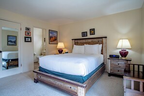 Condo, nhiều giường, lò sưởi, quang cảnh núi (Sun Valley Condo 153) | 2 phòng ngủ, trang trí khác biệt 