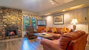 Condo, Multiple Beds, Fireplace, Mountain View (Sun Valley Condo 153) | Living area | 42-inch flat-screen TV with digital channels