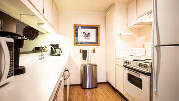 公寓客房, 多張床, 庭院, 山景 (Sun Valley Condo 145) | 私人廚房 | 餐桌