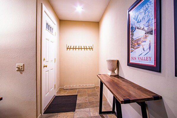 Condo, Multiple Beds, Patio, Mountain View (Sun Valley Condo 145) | Interior