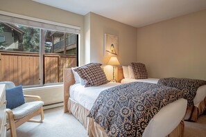 Condo, nhiều giường, sân hiên, quang cảnh núi (Sun Valley Condo 145) | 2 phòng ngủ, trang trí khác biệt